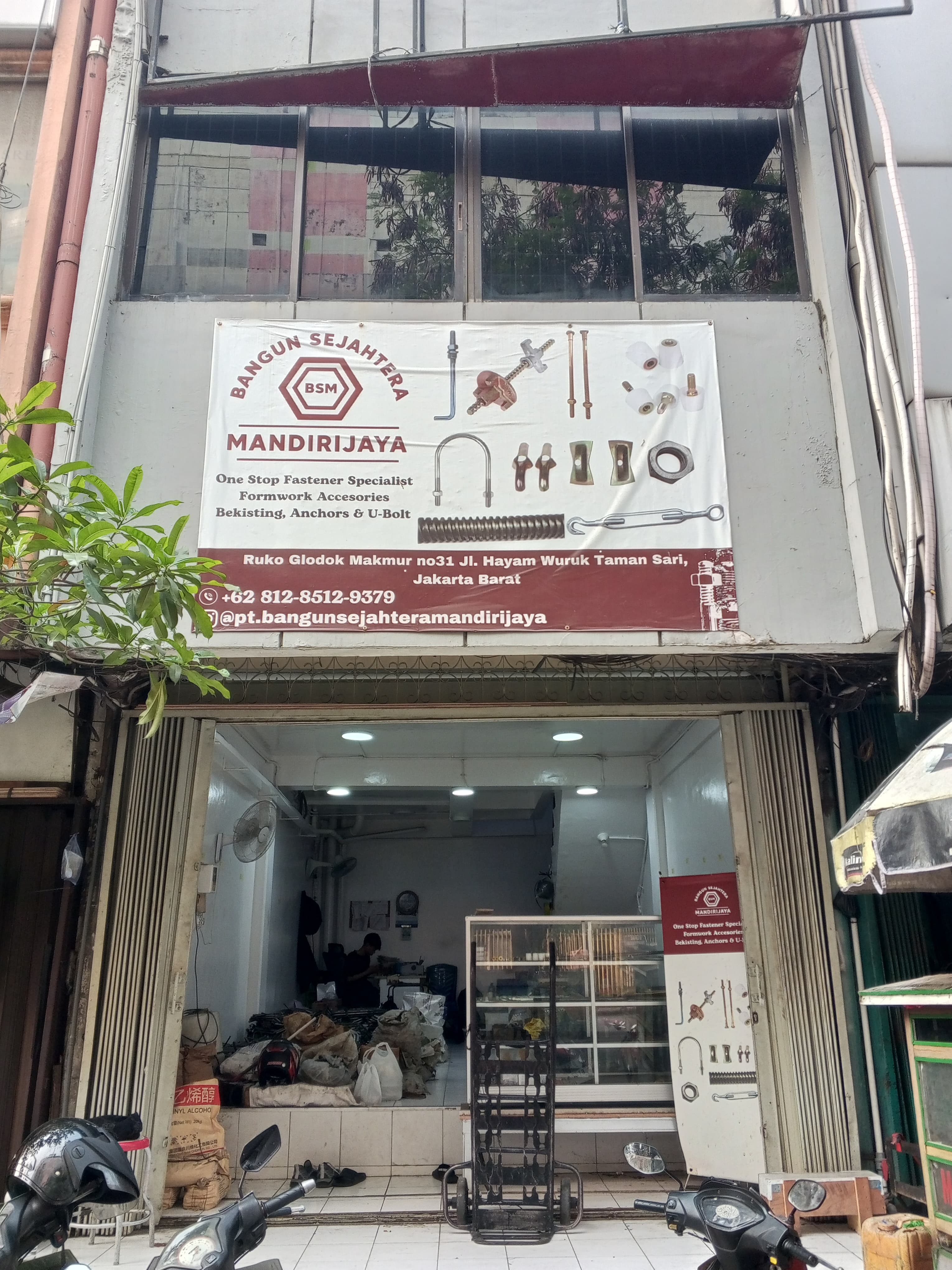 Toko Fisik, Bukan Cuma Online